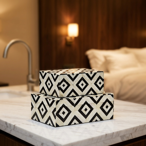Boîte à bijoux classique personnalisable en os incrusté, avec design empilable sculpté et gravé, pour rangement dans le salon - Product Image 1