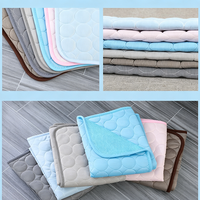 Tapis rafraîchissant en soie glacée pour animaux de compagnie, tapis d'été rafraîchissant, tapis de canapé, respirant, antidérapant et résistant aux morsures, coussin rafraîchissant pour niche, tapis d'été rafraîchissant pour animaux