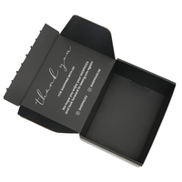 Caja de cartón corrugado negra con cierre de cremallera para ropa, embalaje plegable autosellable para envío.