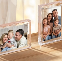 Cadre photo en acrylique à bords ondulés avec effet magnétique puissant d'ondulation d'eau, idéal pour la décoration de table et la commémoration.