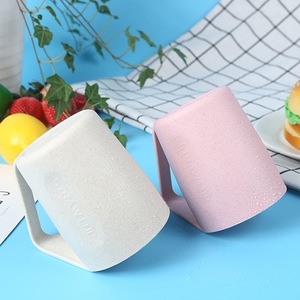Vaso inclinado de paja de trigo de 400 ml, ecológico, con tapa y asa para té, café, regalo. - Product Image 2