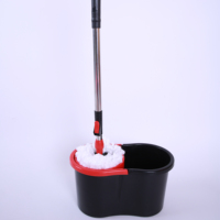 Serpillère rotative 360° de haute qualité pour ensemble de nettoyage de sols avec essorage sur quatre côtés, recharge en microfibre, capacité supérieure à 700 ml
