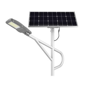 工場直販 ソーラー街路灯 6メートル 高輝度 光制御 ソーラーライト 新農村地域向け - Product Image 1