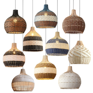 Lampadario Artigianale in Bambù e Vimini Intrecciato, Stile Retrò, Rotondo, in Legno e Rattan, per Interni - Product Image 4