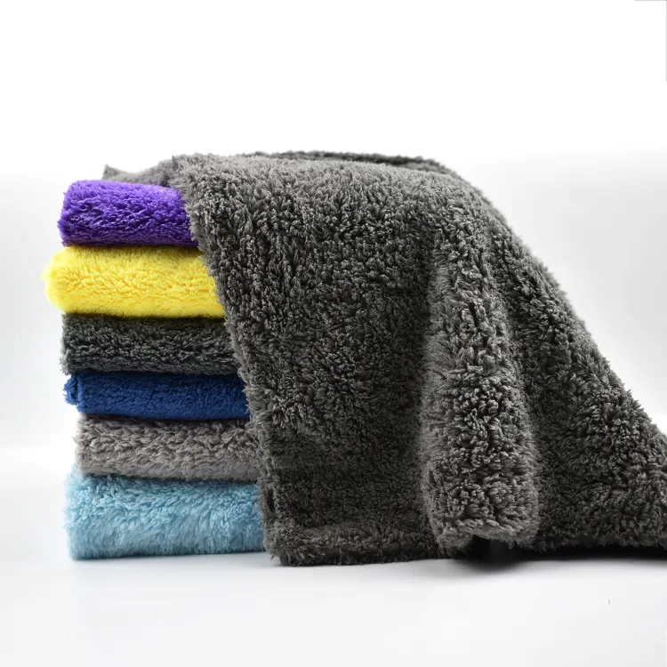 Serviettes en microfibre de qualité supérieure Séchage de voiture Détaillant avec un chiffon en microfibre sans bord en peluche