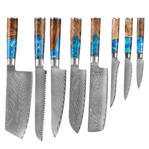 Ensemble de 8 couteaux de cuisine en acier carbone Damas avec manche en résine, comprenant un couteau Santoku, un couteau à désosser, un couteau utilitaire et un couteau à éplucher - Product Image 1