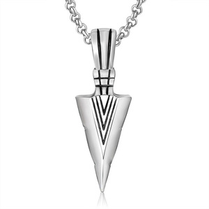 Collier pendentif moderne en acier inoxydable en forme de flèche pour hommes, design géométrique SP513 - Product Image 1