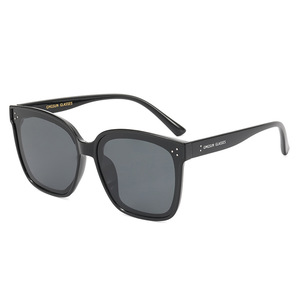 แว่นกันแดด Gmsun กรอบสีดำ เลนส์ TAC ป้องกันรังสียูวี 400 สไตล์ยูนิเซ็กส์ - Product Image 1