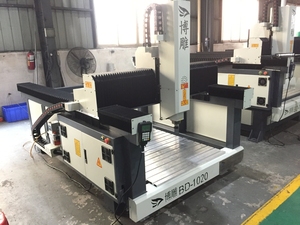 泡沫木材数控雕刻机 6KW 主轴 台湾 Syntec 系统 PLC 控制 3 轴高生产率电机轴承 - Product Image 2