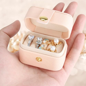 Boîte de rangement pour bijoux en cuir PU avec logo personnalisé, petite boîte à bijoux portable pour les voyages - Product Image 1
