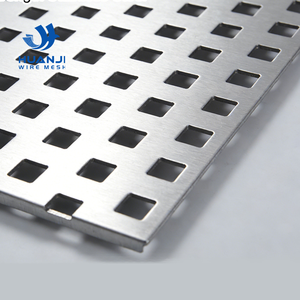 Plaque perforée en acier inoxydable robuste à gros trous carrés de 10 à 30 mm pour les protections de machines - Product Image 3