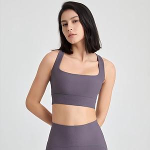 Soutien-gorge de sport pour femme à col carré et dos croisé, rembourré, extensible, maintien moyen, pour yoga, Pilates, gym, entraînement, vêtements de sport OEM ODM - Product Image 3