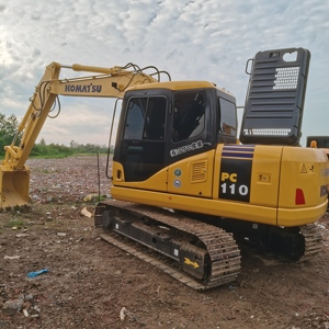 Offre Spéciale – Excavatrice sur Chenilles PC110 d'Occasion Originale et Moderne, Multifonctionnelle PC110-8M0, Machine Économique, Garantie 6 Mois - Product Image 1