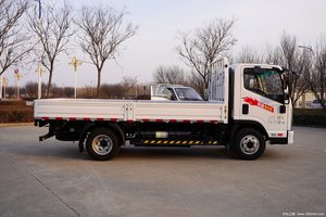 Camión KAMA M31 de Alta Calidad, 2.3L Gasolina Euro 4, Carga de 3T, Semicabina para Construcción, Comercio y Logística Interurbana - Product Image 2