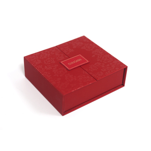 Elegante Scatola Rigida Rossa con Logo in Rilievo e Targhetta Dorata OEM ODM Confezione Premium - Product Image 5