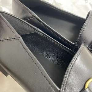 Mocassins plats pour femmes en cuir d'agneau véritable à 100 %, chaussures formelles de bureau, personnalisables avec logo, faible MOQ d'usine - Product Image 5