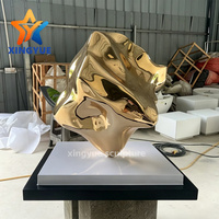 Grande sculpture cubique abstraite moderne de luxe en acier inoxydable plaqué or pour la décoration artistique des halls d'hôtel et des galeries