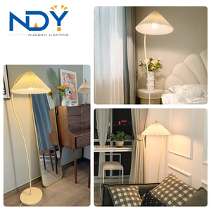 Phòng khách sofa bên sàn đèn phòng ngủ xếp li váy chụp đèn sắt cơ sở thiết kế mới lạ giá cả cạnh tranh cong Đèn sàn - Product Image 3