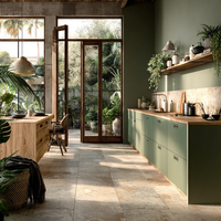 Gabinetes de Cocina de Madera Contrachapada con Acabado Verde Bosque Mate, Puertas de Vidrio Arqueadas, Herrajes Dorados y Encimera de Mármol, Hechos a Medida