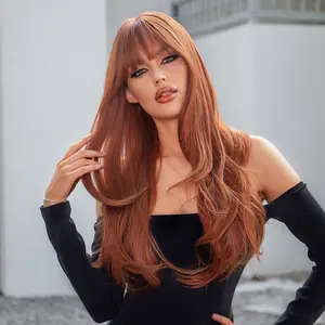 लाल ब्राउन तांबा अदरक लंबे सीधे सिंथेटिक Wigs महिलाओं के लिए बैंग्स के साथ प्राकृतिक लहर Wigs गर्मी प्रतिरोधी Cosplay बाल