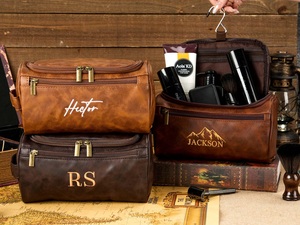Pochette de voyage personnalisée et flexible avec fermeture éclair pour cadeaux de garçons d'honneur, kits promotionnels marketing et cadeaux d'incitation pour référés - Product Image 4
