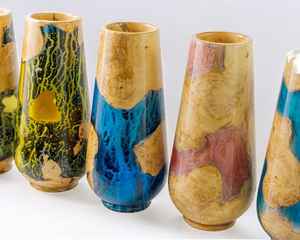 Texture rustique en bois rencontre finition moderne en résine dans l'artisanat en résine Pots en résine et en bois pour plantes Parfaits pour un intérieur élégant - Product Image 6