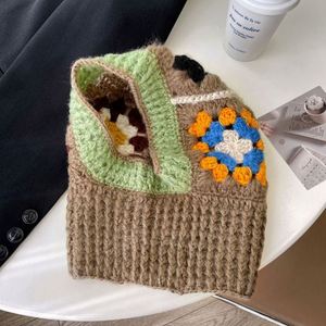 Gorro de Punto con Flores para Mujer, Gorro de Invierno Hecho a Mano, Pasamontañas de Ganchillo Floral para Mujer, Venta al Por Mayor - Product Image 3