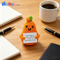 Handgemaakt gehaakt bij-ananas amigurumi knuffeldier met positieve kaart voor bureaudecoratie
