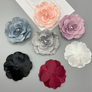 Broche Fleur de Camélia en Tissu Faite à la Main pour Femme, Usage Quotidien, Centre en Perle, Accessoire Floral 3D - Product Image 2