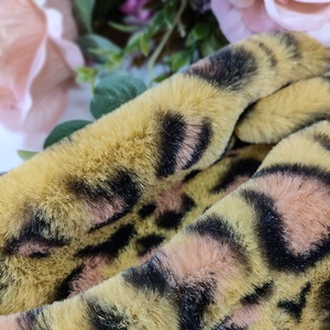 Bán Buôn 100% Polyester Tiger Fur Vải <span class=keywords><strong>PV</strong></span> Lông Cừu Động Vật Sang Trọng In Dệt Kim Ủng Hộ 320gsm 150D Sợi Cho Đồ Chơi Hàng May Mặc Tự Động - Product Image 4