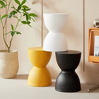 Tabouret en plastique nordique, pouf à chaussures pour entrée, chaise de maquillage tendance, tabouret créatif mobile pour salon domestique