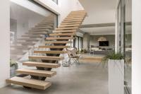 Escalier sur mesure Prima Railing avec installation facile pour villas et hôtels