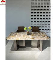 Aménagement de cuisine moderne en marbre, îlot et table en marbre Bugatti Gold, table de salon et de réception de luxe en marbre doré de Dubaï