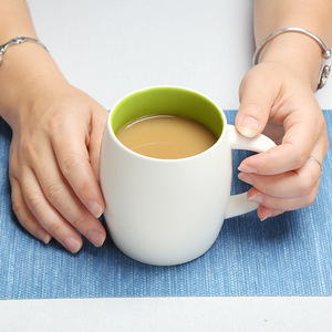 Taza Creativa de Cerámica Estilo Barril de Cerveza, Gran Capacidad, para Café o Agua, con Asa Práctica, Diseño Personalizado con Logotipo, Regalos Empresariales - Product Image 4