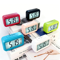Horloge de bureau numérique intelligente à piles avec écran LCD, alarme, veilleuse, fonction snooze, affichage de la température intérieure et du calendrier, décoration pour la maison et la chambre