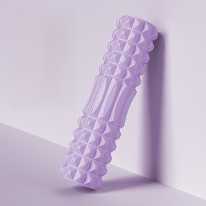 Rouleau de yoga solide en forme de croissant à picots de 33 cm, relaxant musculaire avec matériau en silicone antidérapant, léger, durable et écologique - Product Image 6