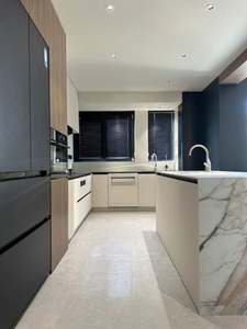 Ensemble d'armoires de cuisine modernes en mélamine, îlot de cuisine de luxe de haute qualité, sur mesure - Product Image 6