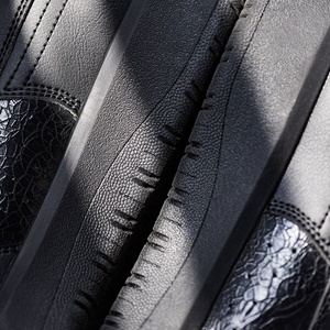 Nouvelles chaussures de skate noires 2026 pour hommes, style nouveau, à semelle épaisse, sportives et décontractées, polyvalentes - Product Image 3
