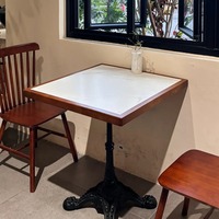 Table et chaises carrées en bois massif de style rétro américain pour café, restaurant occidental, restauration de hot pot