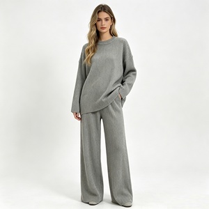 Set Maglione Lavorato a Maglia in <span class=keywords><strong>Misto</strong></span> <span class=keywords><strong>Lana</strong></span> da Donna, Vestibilità Ampia, Effetto <span class=keywords><strong>Cashmere</strong></span>, con Pullover a Costine <span class=keywords><strong>e</strong></span> Pantaloni a Gamba Larga - Abbigliamento Invernale da Donna - Product Image 4