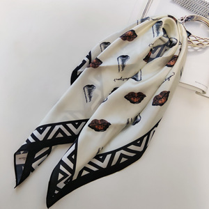 Vente en gros de <span class=keywords><strong>tissu</strong></span> foulard imprimé numérique en satin de <span class=keywords><strong>soie</strong></span> artificielle - Product Image 3