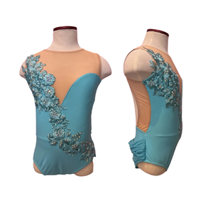 Les costumes de ballet d'Amanda en provenance d'Indonésie utilisent des matériaux de première qualité, doux et élastiques, parfaits pour des mouvements gracieux et un confort optimal. - Product Image 3