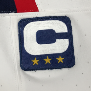 Écusson Team Captain C avec 4 étoiles dorées brodées au fer sur l'emblème pour les maillots de football, de hockey et de basket-ball. - Product Image 1