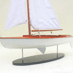 Modelo de Barco de Vela de Madera Hecho a Mano - Maqueta de Yate de Carreras Clásico, Decoración de Oficina - Product Image 1