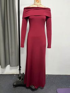 Robe de soirée élégante et tendance pour femme, coupe ajustée aux épaules, longueur ras du sol, style trapèze, respirante, idéale pour les soirées et événements. - Product Image 4