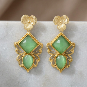 Pendientes Largos con Diseño Floral Clásico en Oro, con Piedra de Ónix Verde, Chapados en Oro, Estilo Étnico, para Aniversario de Bodas - Product Image 3