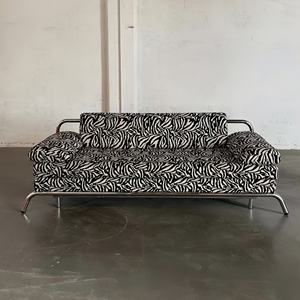 बाहौस मध्य प्राचीन अल्पसंख्यक ज़ेबरा प्रिंट सोफा डिजाइनर स्टेनलेस स्टील रेट्रो तीन-व्यक्ति विला अपार्टमेंट लिविंग रूम सोफा - Product Image 1