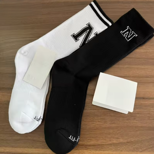 Nuevos Calcetines de Ciclismo para Jóvenes de Verano, Parte Superior de Malla Transpirable, Suela Antideslizante, Logotipo en el Puño, para Entrenamiento en Bicicleta de Carretera al Aire Libre - Product Image 4
