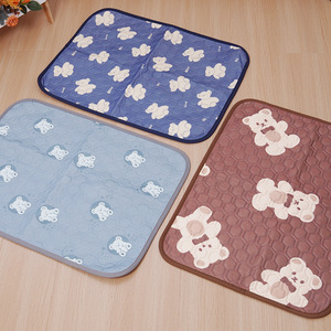 Tapis rafraîchissant d'été en latex pour animaux de compagnie, motif dessin animé rectangulaire, coussin de glace pour chien, taille SML, matériau émulsionné respirant - Product Image 1