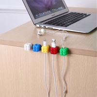 Organisateur de câbles universel magnétique de bureau D5400 avec blocs de construction et boucle pour le rangement des téléphones portables et des gadgets